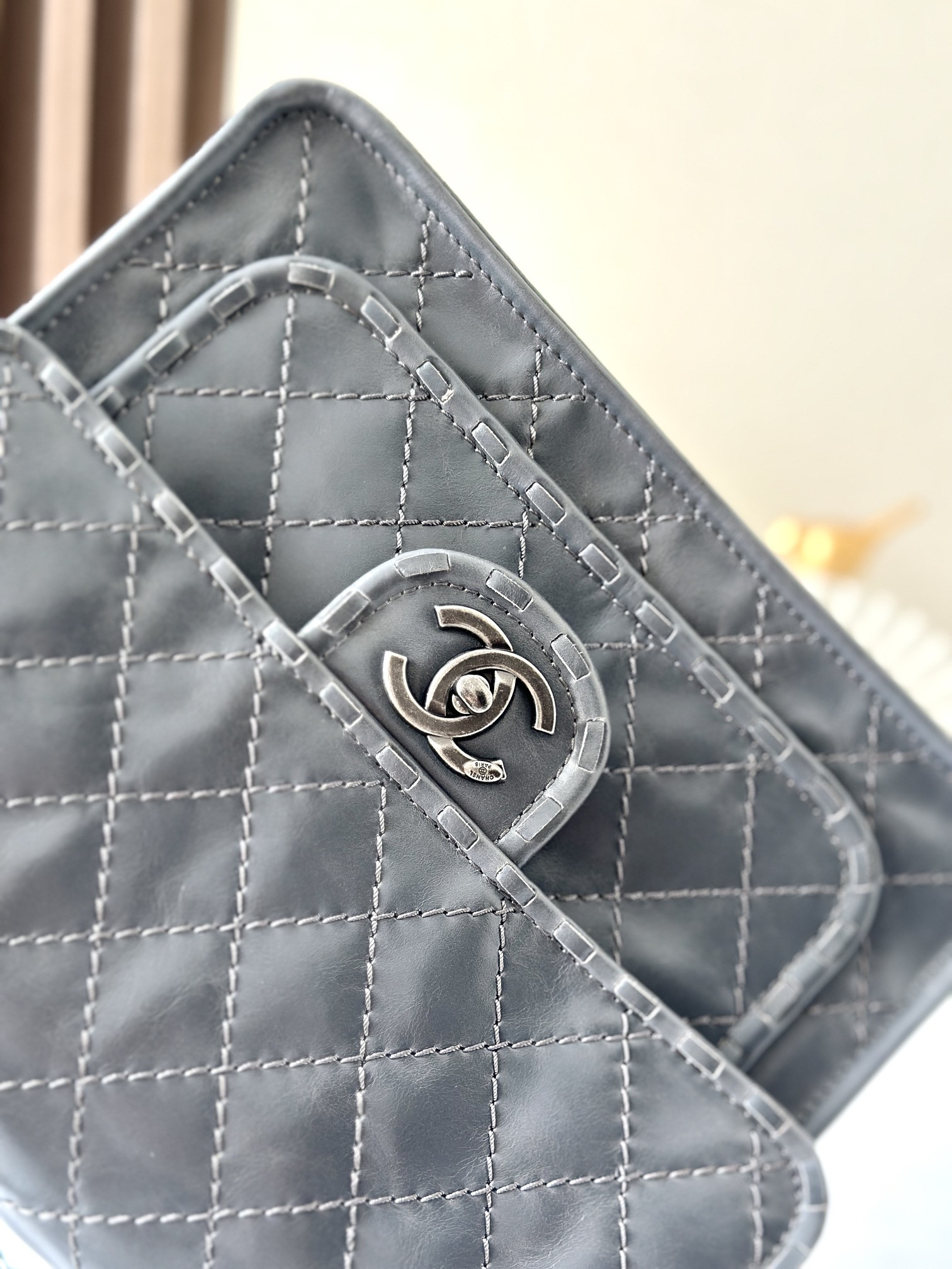 Chanel Vintage Flap tofu bag 26x11x23cm