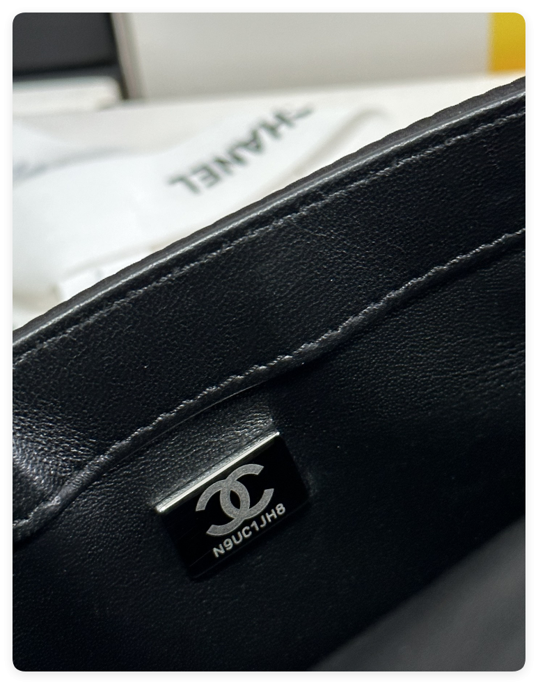 Ch**el Sequin Flap Bag 14x21x8cm