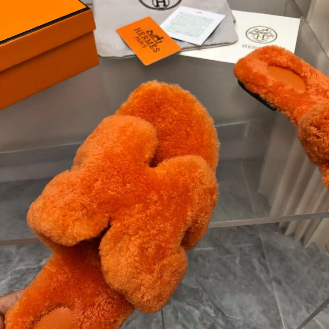 UA H**me5 Oran sandal