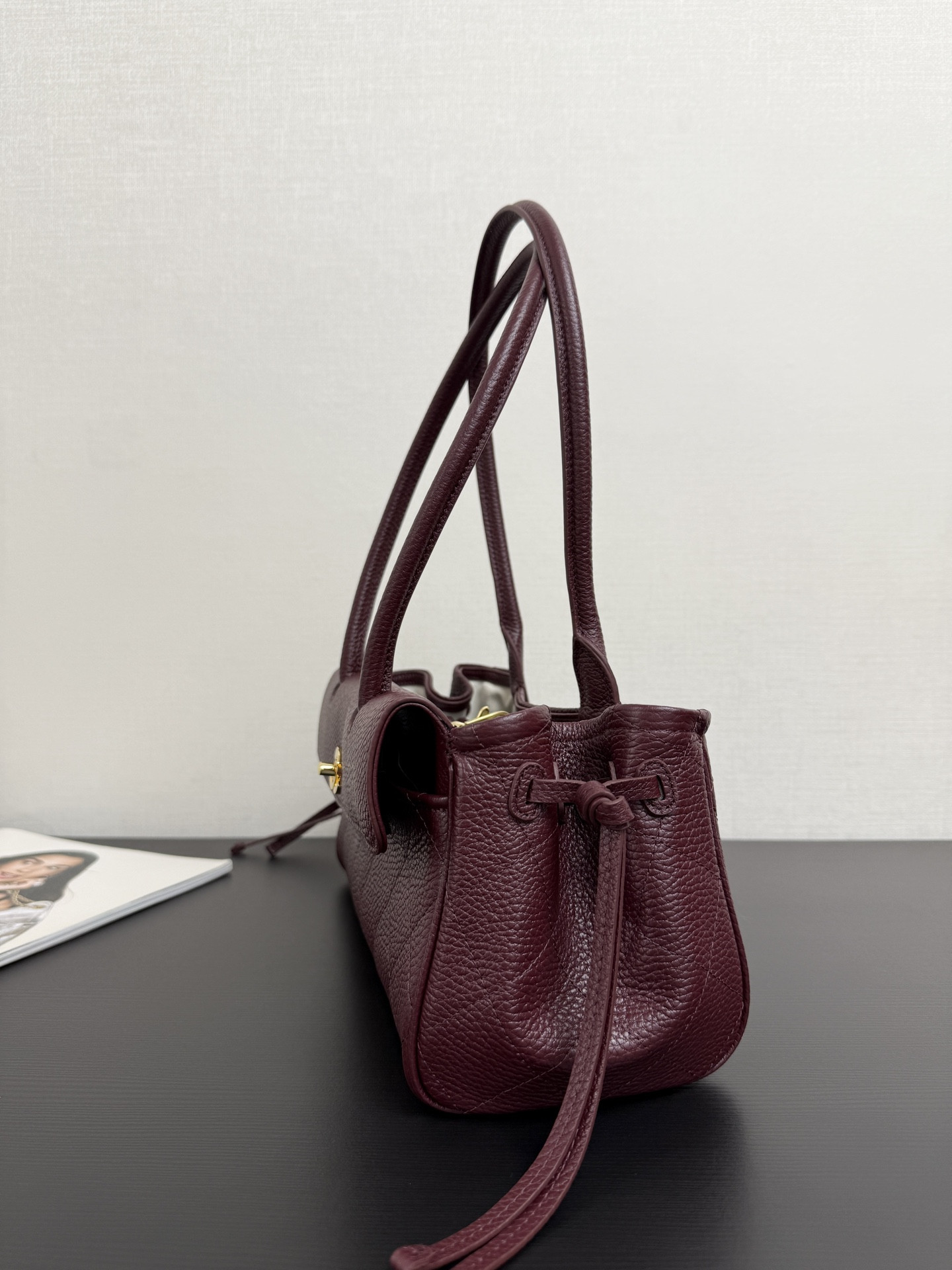 Ch**el small tote as6288 15x31x12cm