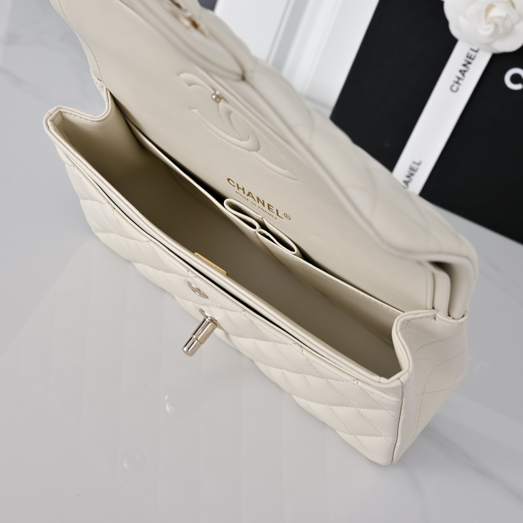 Ch**el classic flap handbag milky tea with light gold hardware a01113 23x14.5x6cm