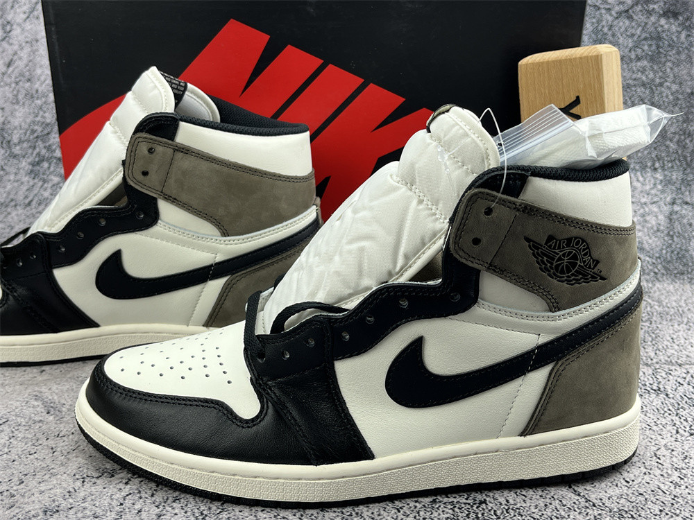 UA AIR JORDAN 1 RETRO HIGH OG 