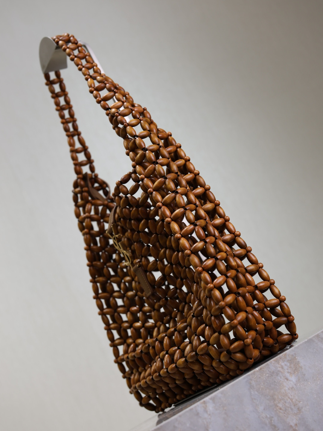 Y51 LE 5 à 7 large in wood beads 30x35x10cm