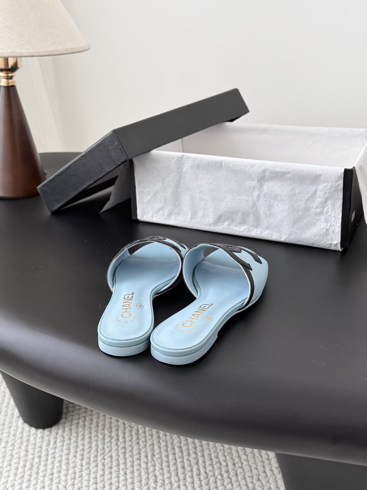 ua Ch**el sandals
