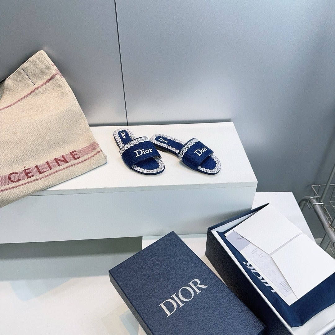 UA D10r Dentelle Slide