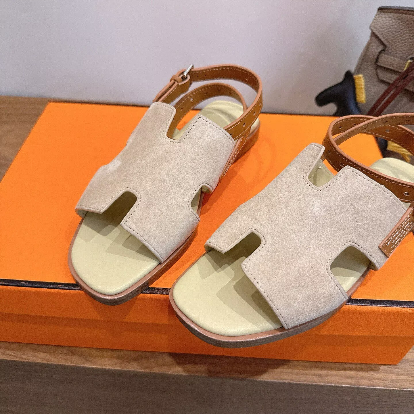 ua H**me5 maya sandal