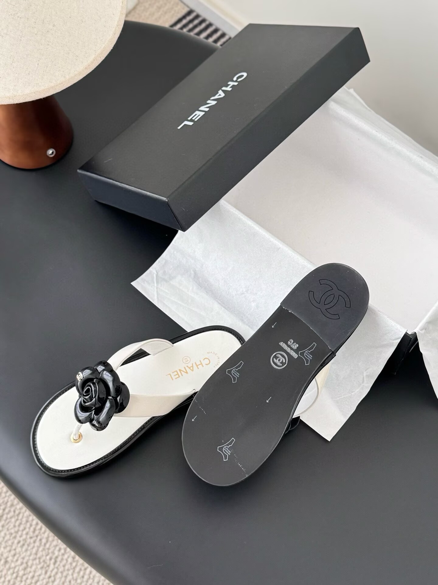 ua Ch**el thongs slides