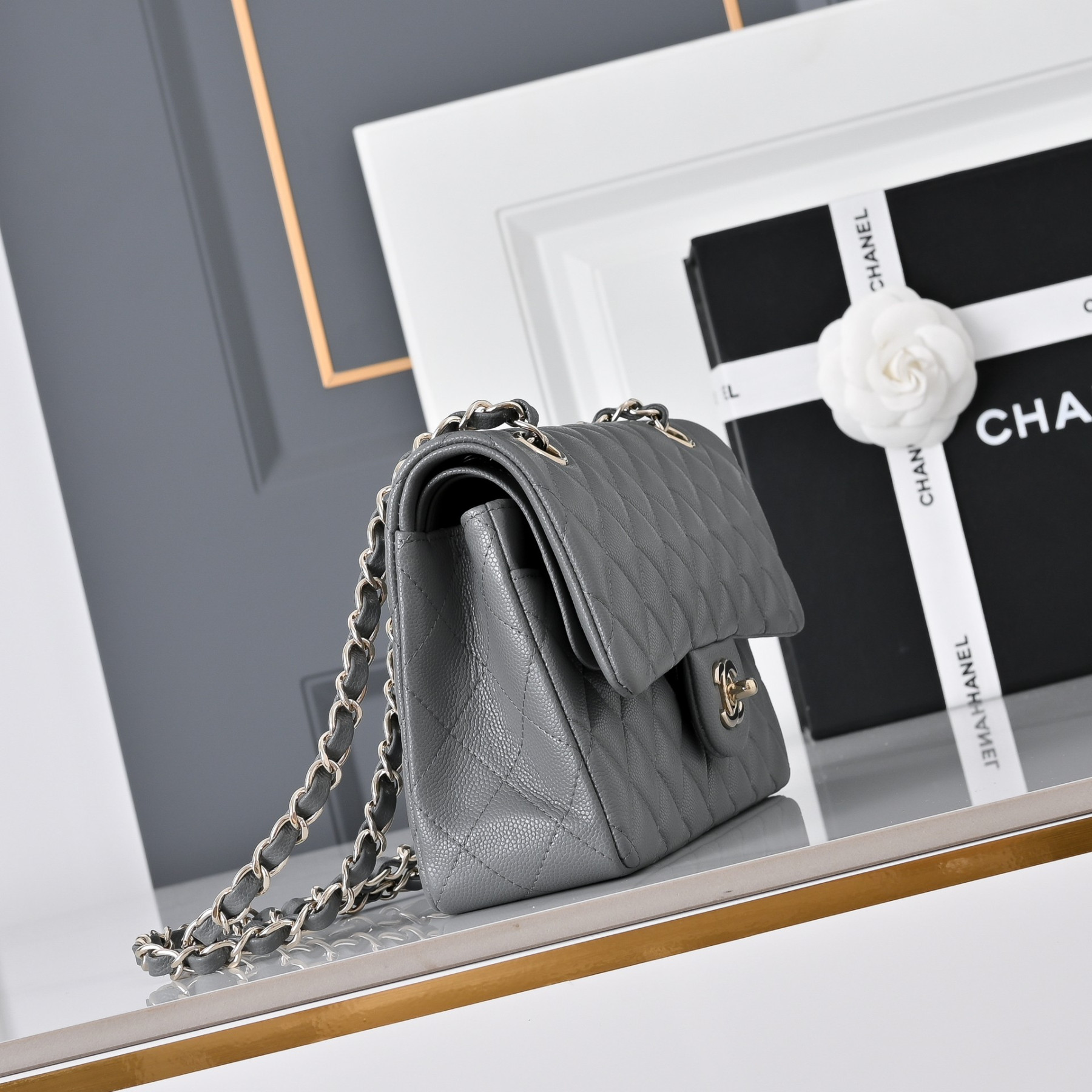 Ch**el classic flap handbag caviar leather and light gold-tone metal hardware a01113 23x14.5x6cm