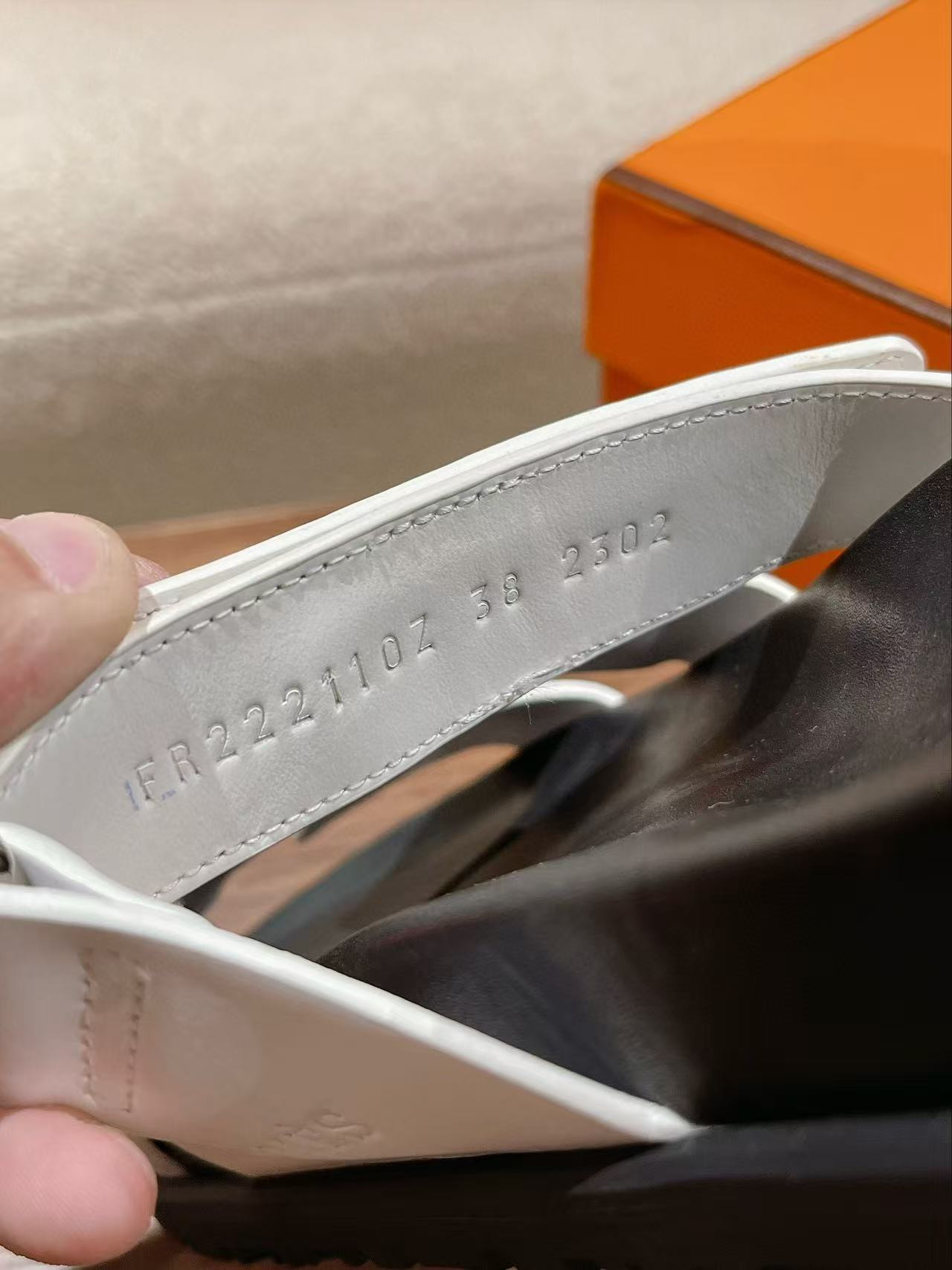 UA H**me5 Chypre Sandal