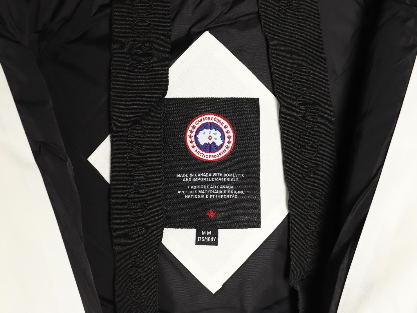 Can*a G00se Short Puffer jacket