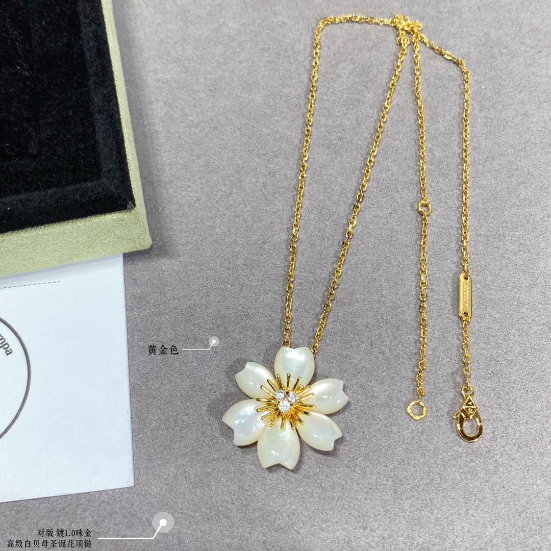 V*n Cl**f & Arpels Premium White Fritillary Christmas Flower Necklace
