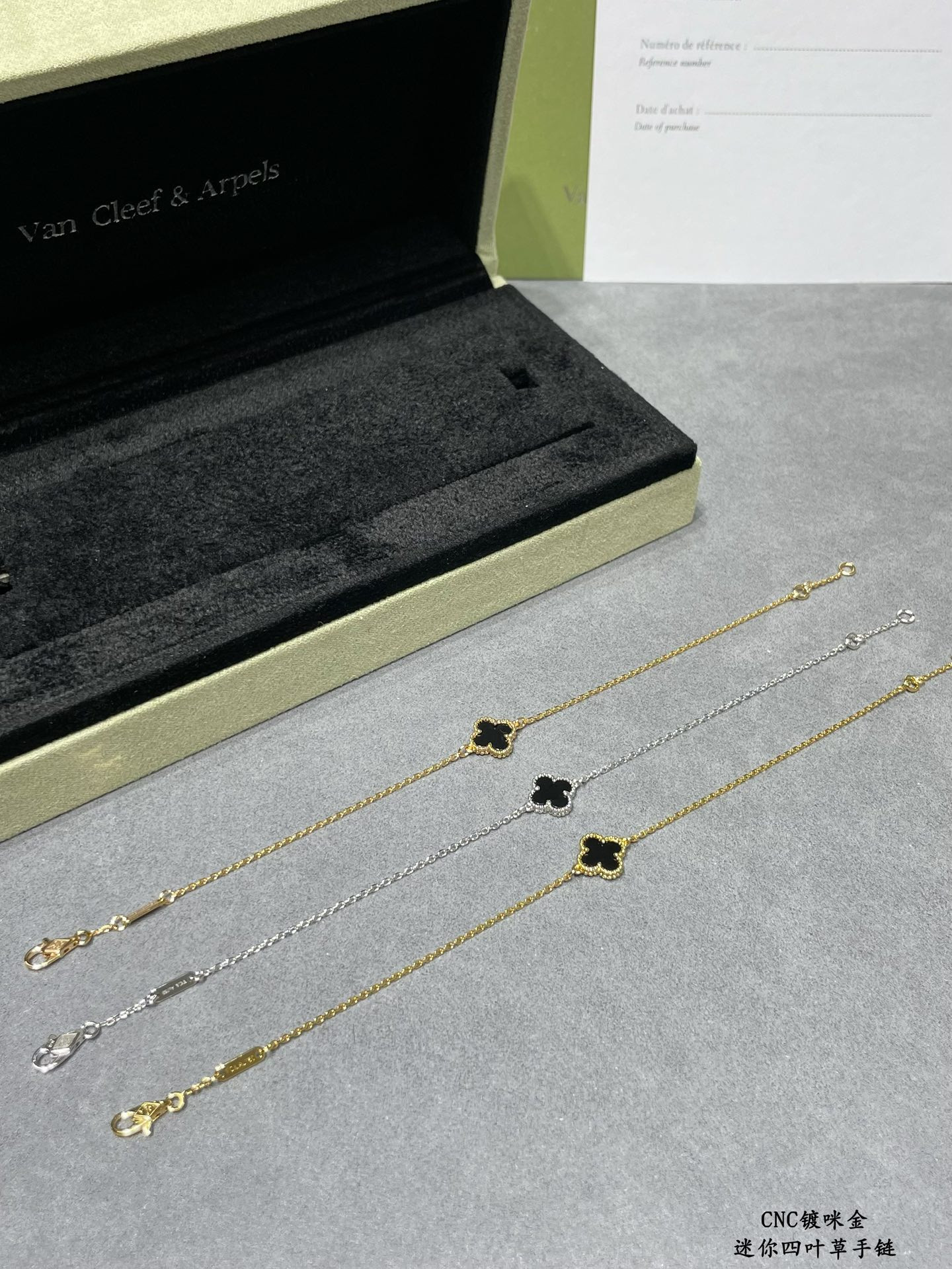 V*n Cl**f & Arpels Mini High-grade Black Onyx Clover Bracelet