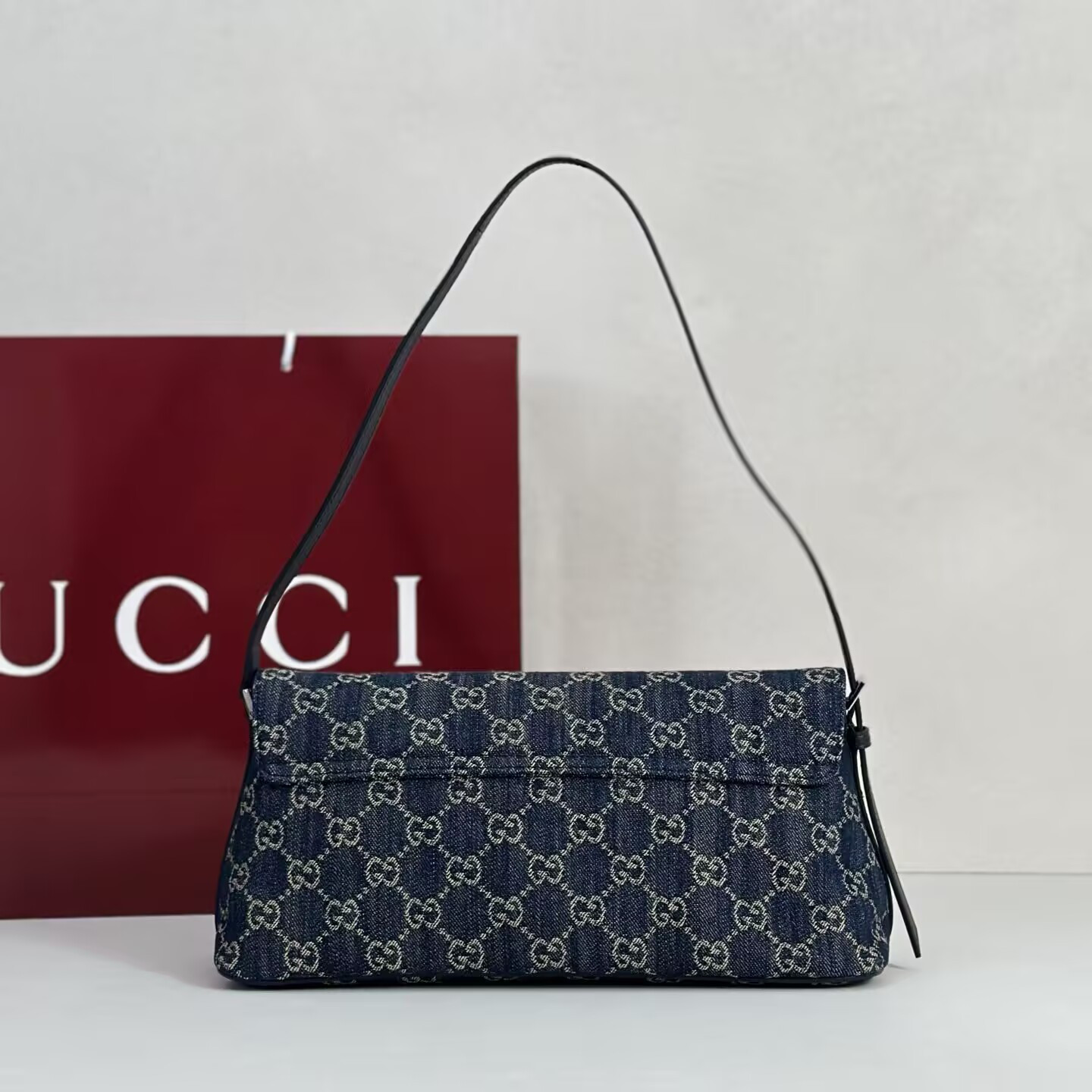 Gvc*1 Madison Medium Shoulder Bag 31x13x11.5cm