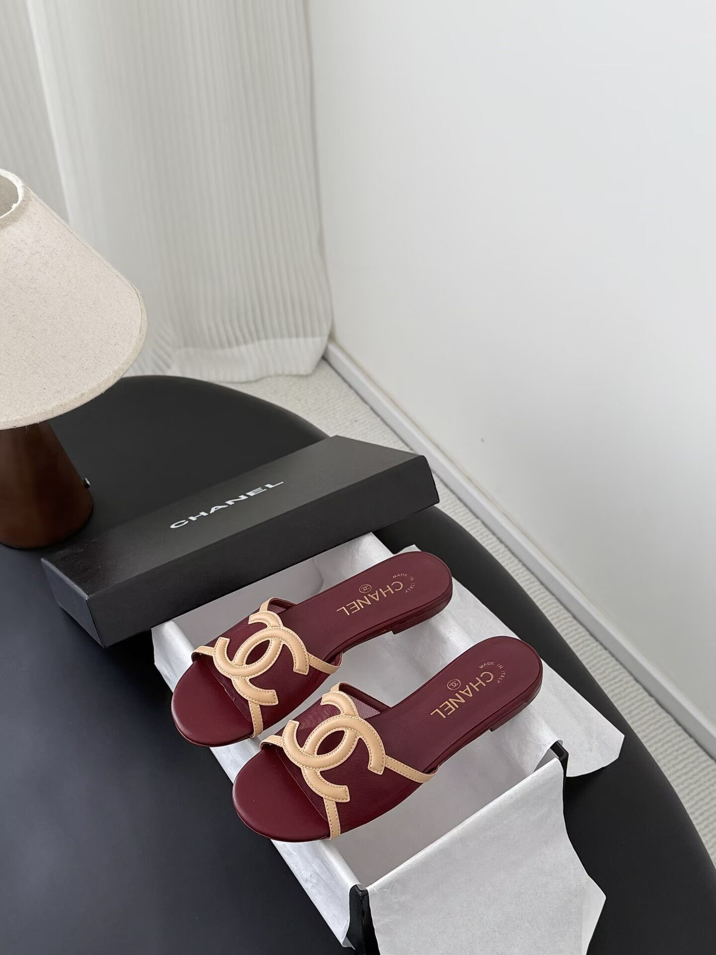 ua Ch**el sandals
