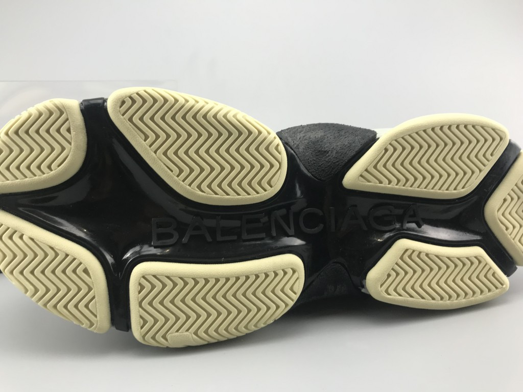UA PARIS TRIPLE S TRAINER GREY