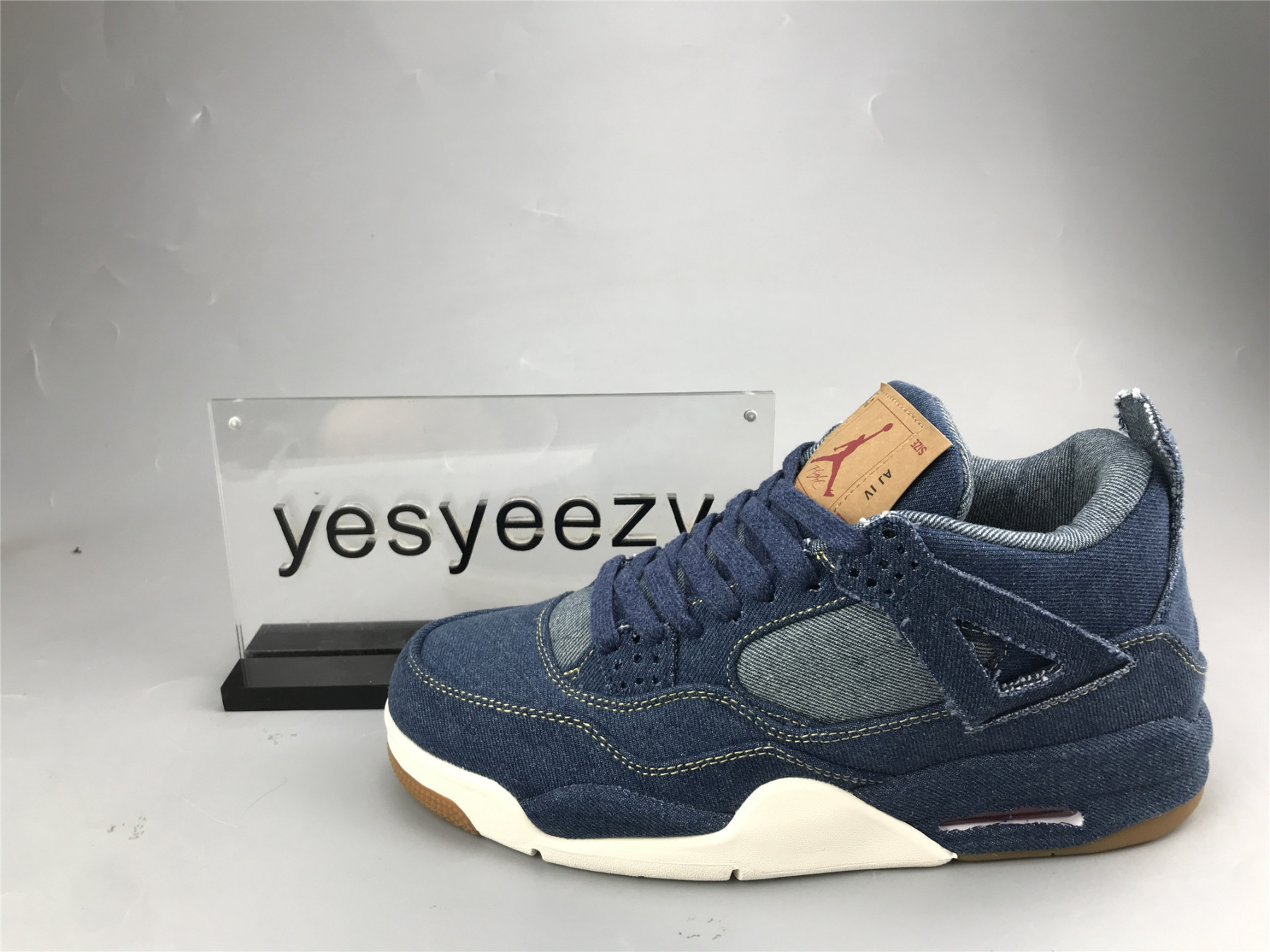 UA AIR JORDAN 4 RETRO Leu*s NRG "LEVI