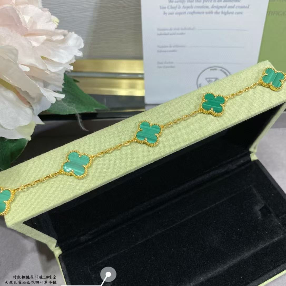 V*n Cl**f & Arpels Natural malachite five-flowered four-leaf clover Bracelet Chain length approx.19cm