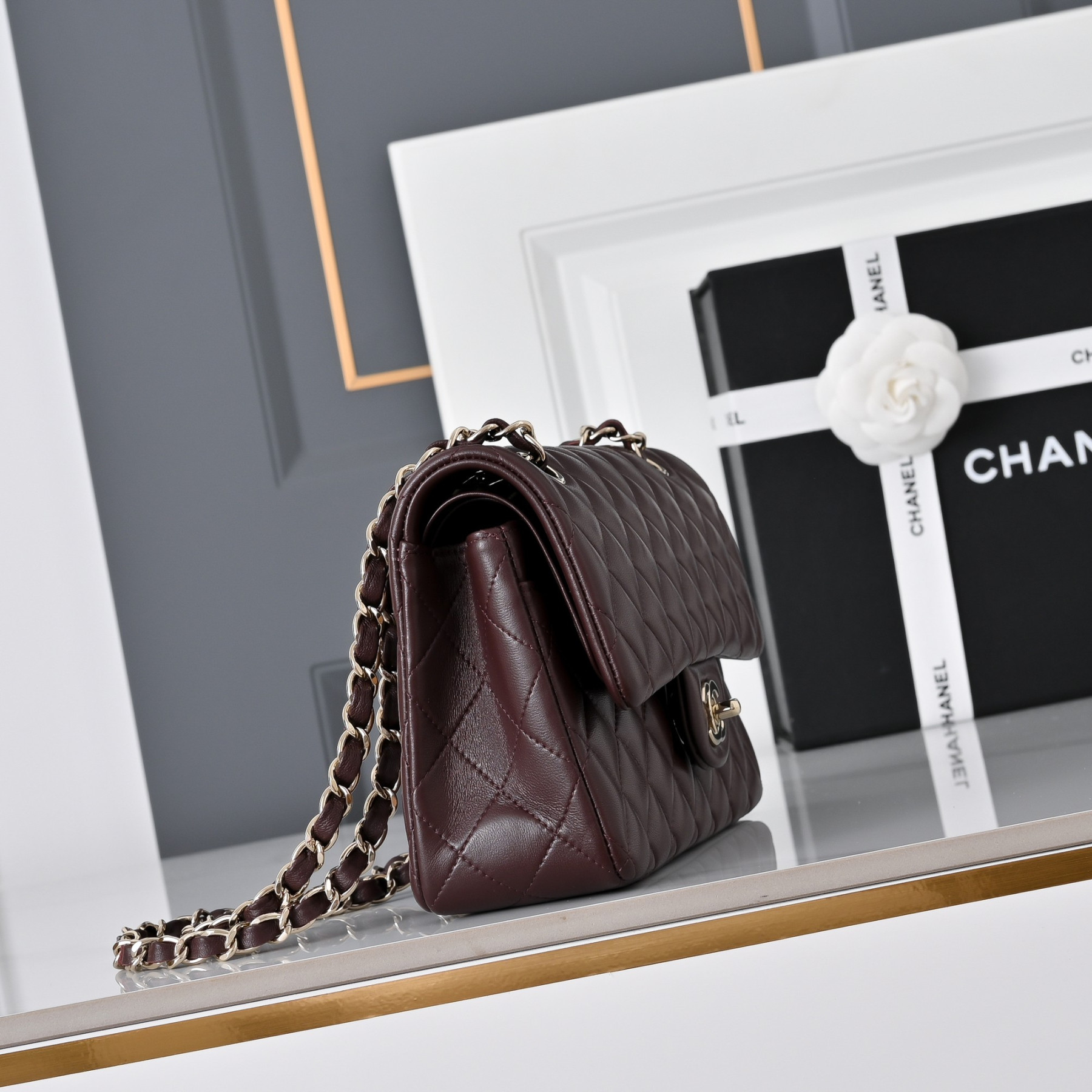 Ch**el classic flap handbag burgundy with light gold hardware a01113 23x14.5x6cm