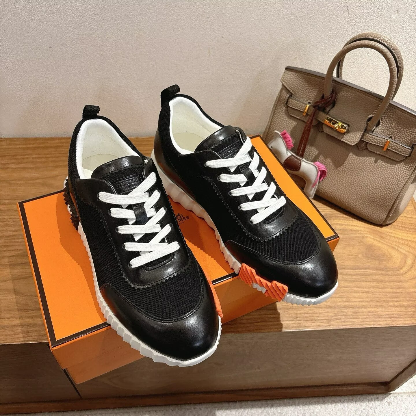 UA H**me5 Bouncing Sneaker