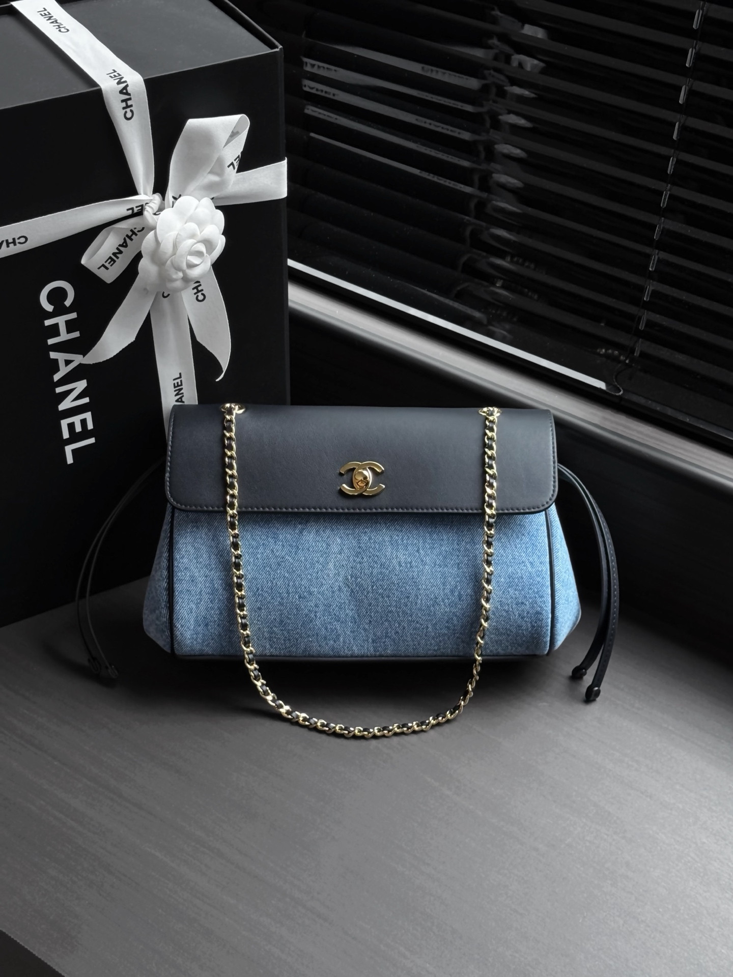 Ch**el Urban Essential Flap Bag AS6427 16x29x9.5cm