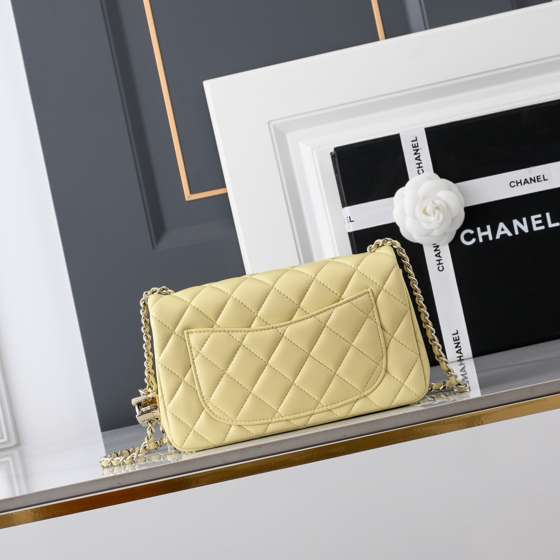 Ch**el Classic Flap Handbag CF Light gold hardware AS5759 20x13x7cm