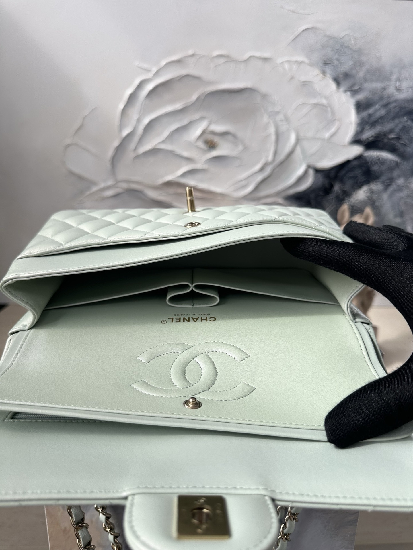 Ch**el Flap Bag Pearlescent AS1112 25.5x15.5x6cm
