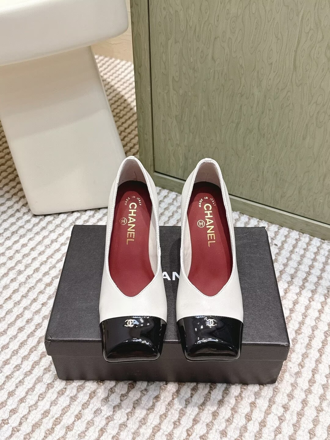 ua Ch**el pumps