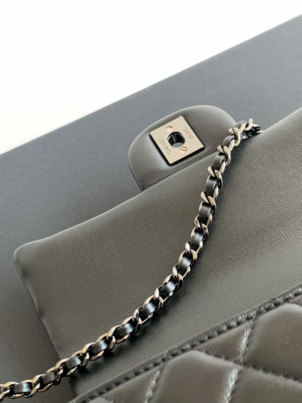 Ch**el Mini CF handle 20x12x6cm