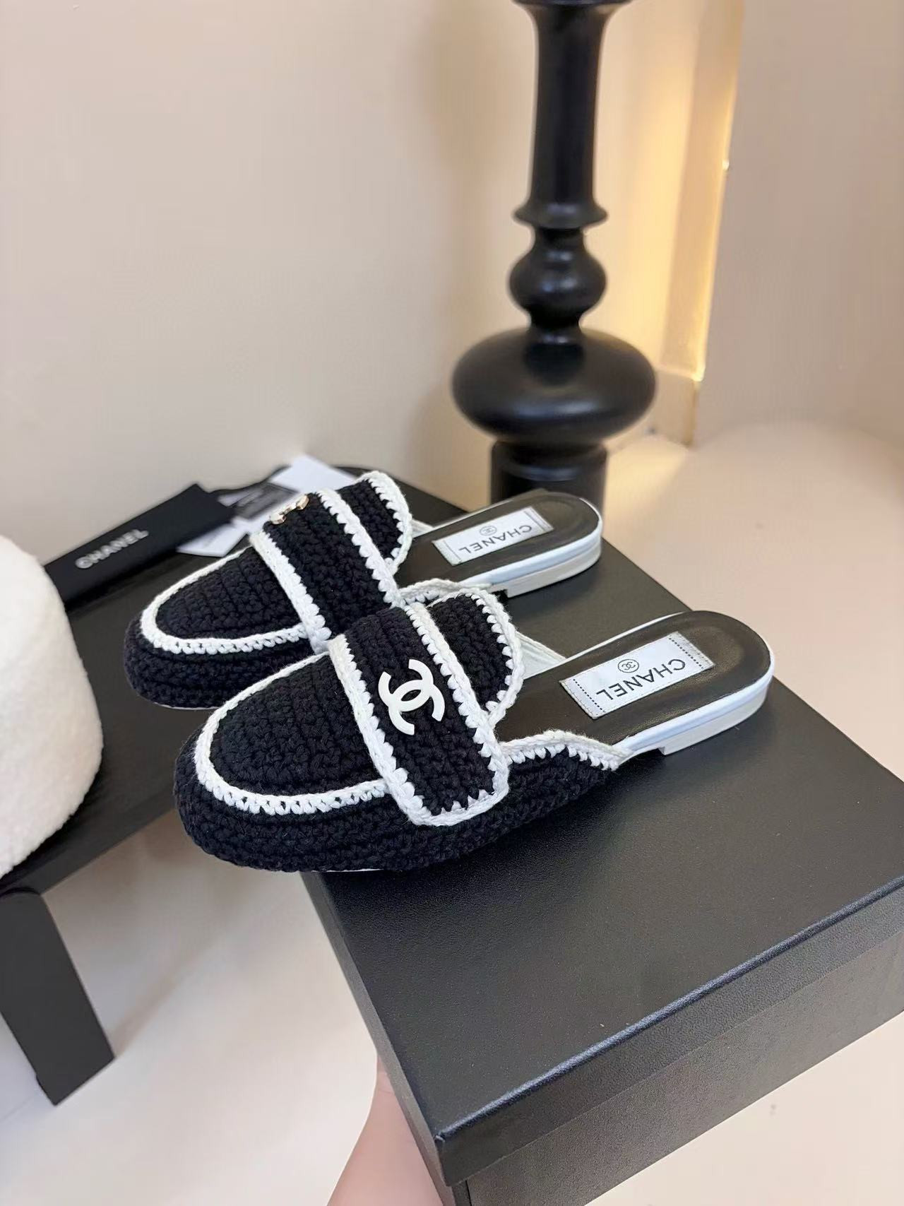 UA Ch**el Slides