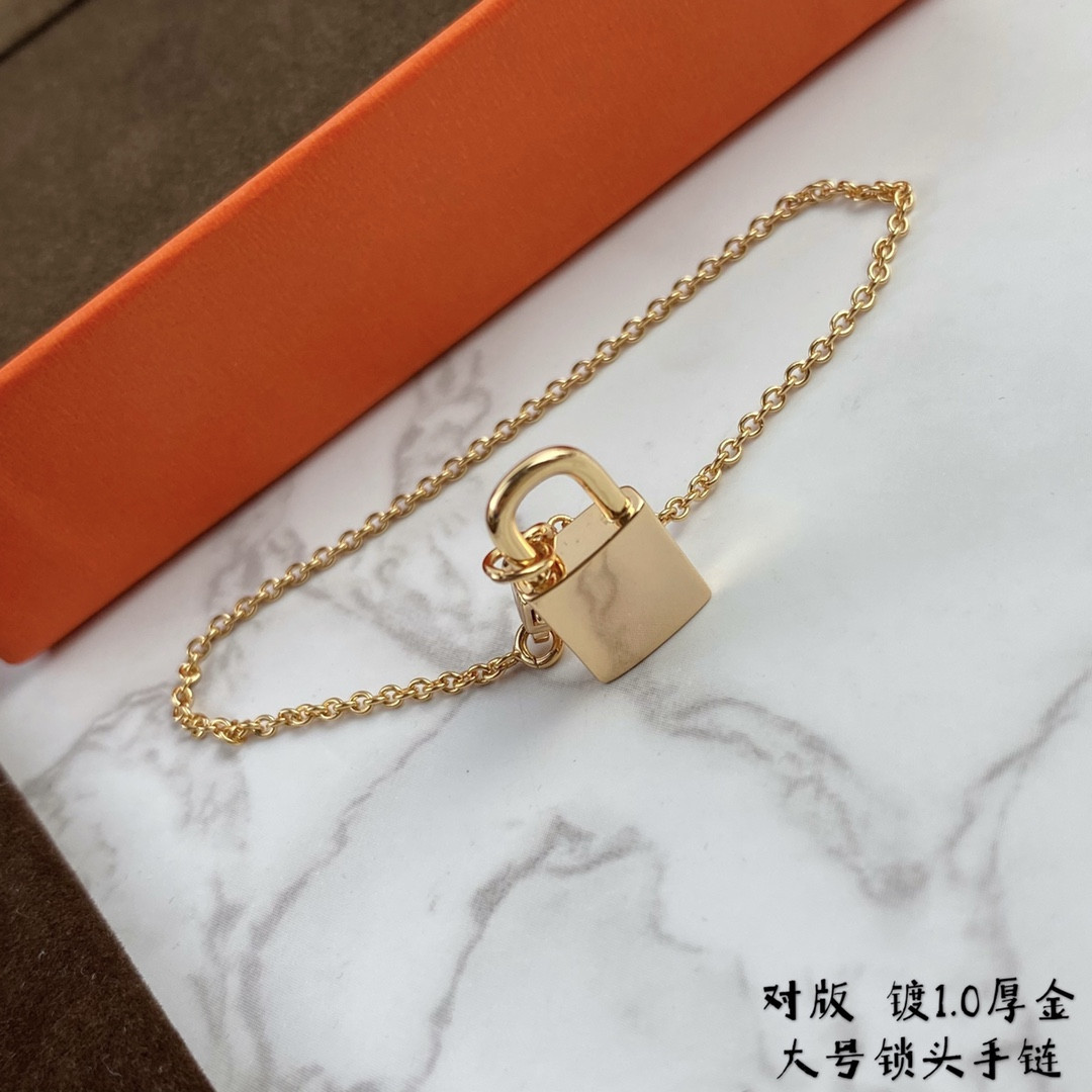 H**me5 large padlock Bracelet