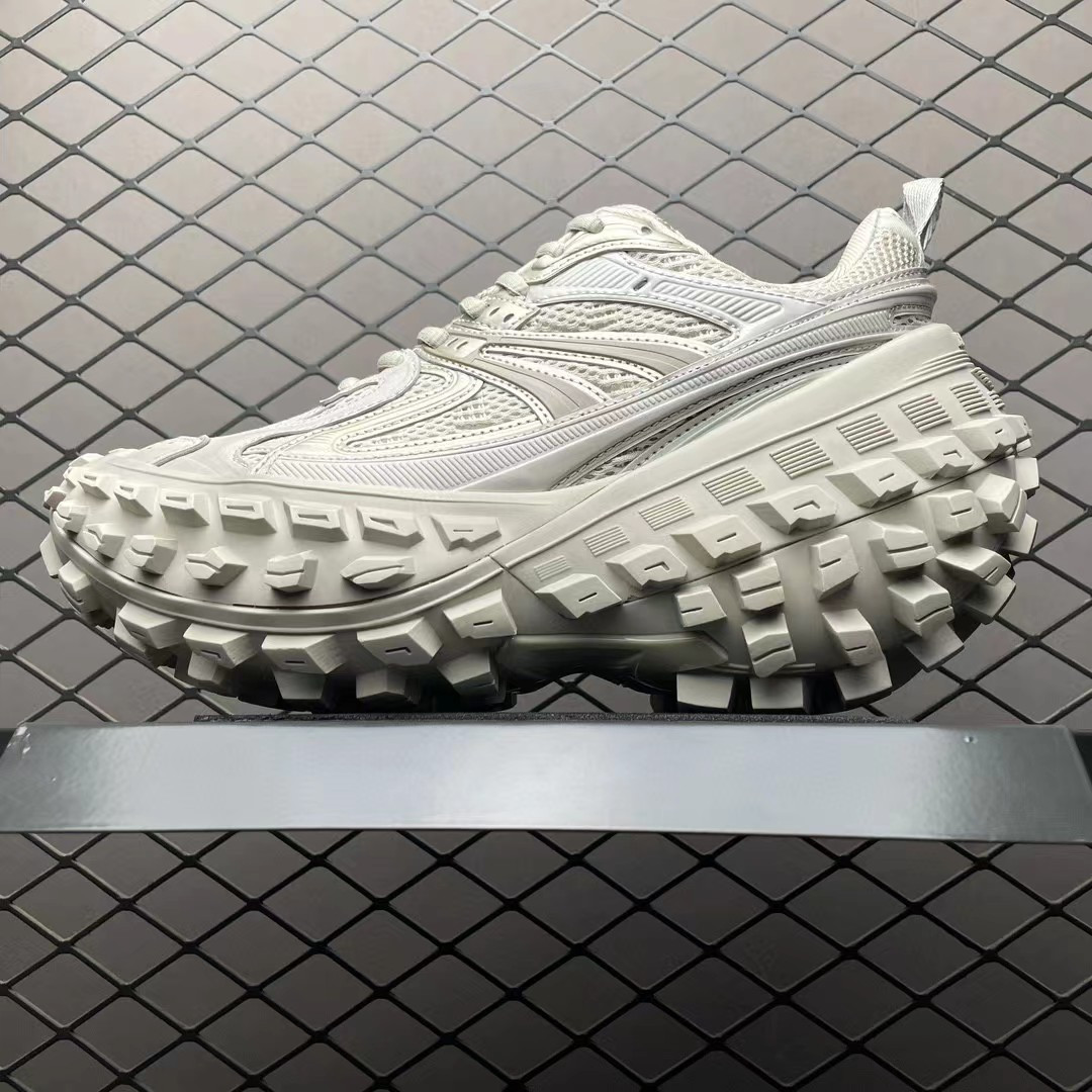 UA BALENCIAGA DEFENDER SNEAKER BEIGE