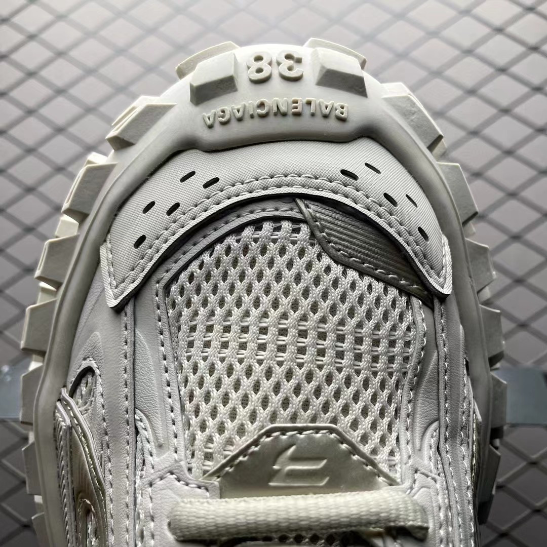 UA BALENCIAGA DEFENDER SNEAKER BEIGE