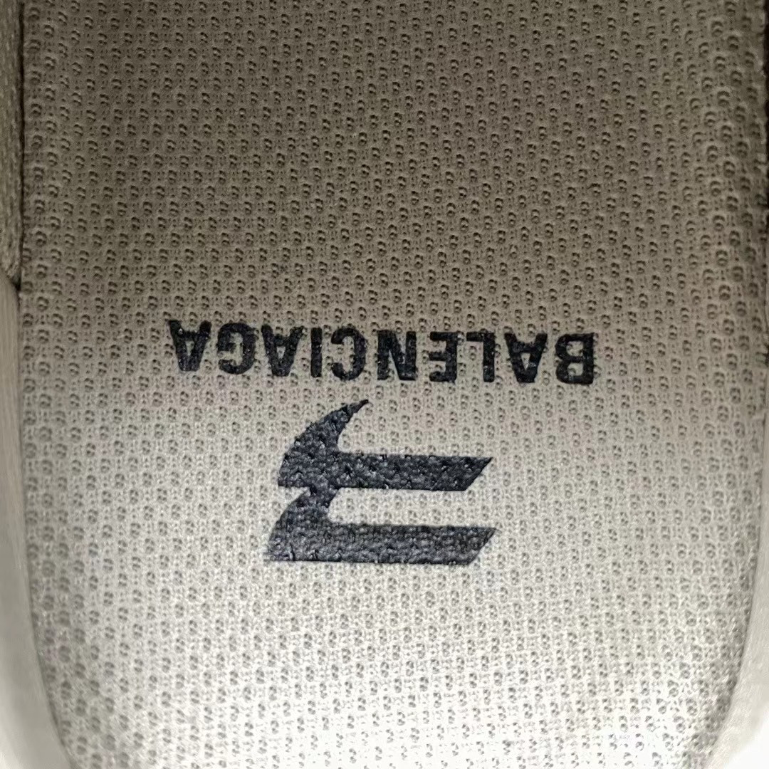 UA BALENCIAGA DEFENDER SNEAKER BEIGE