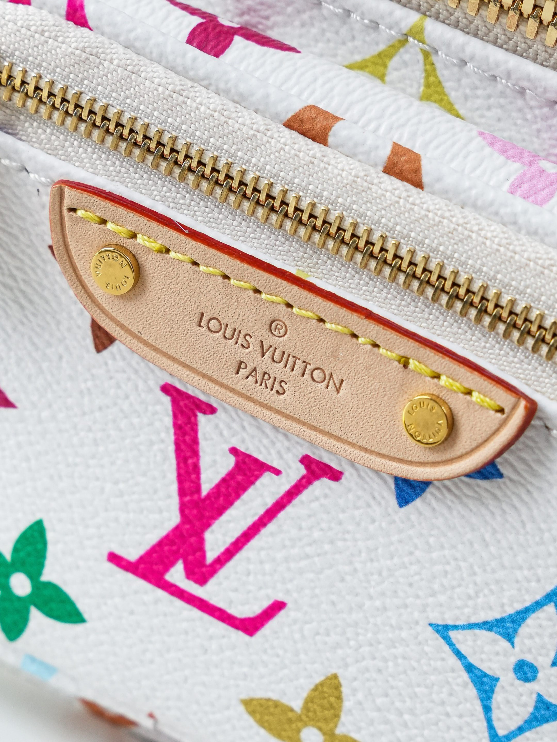 LV x TM Mini Bumbag M00130 17x12x9.5cm