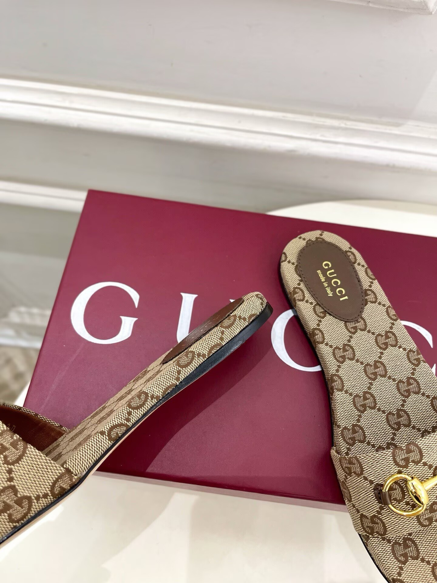 UA Gvc*1 Siaga Horsebit Flat Sandal