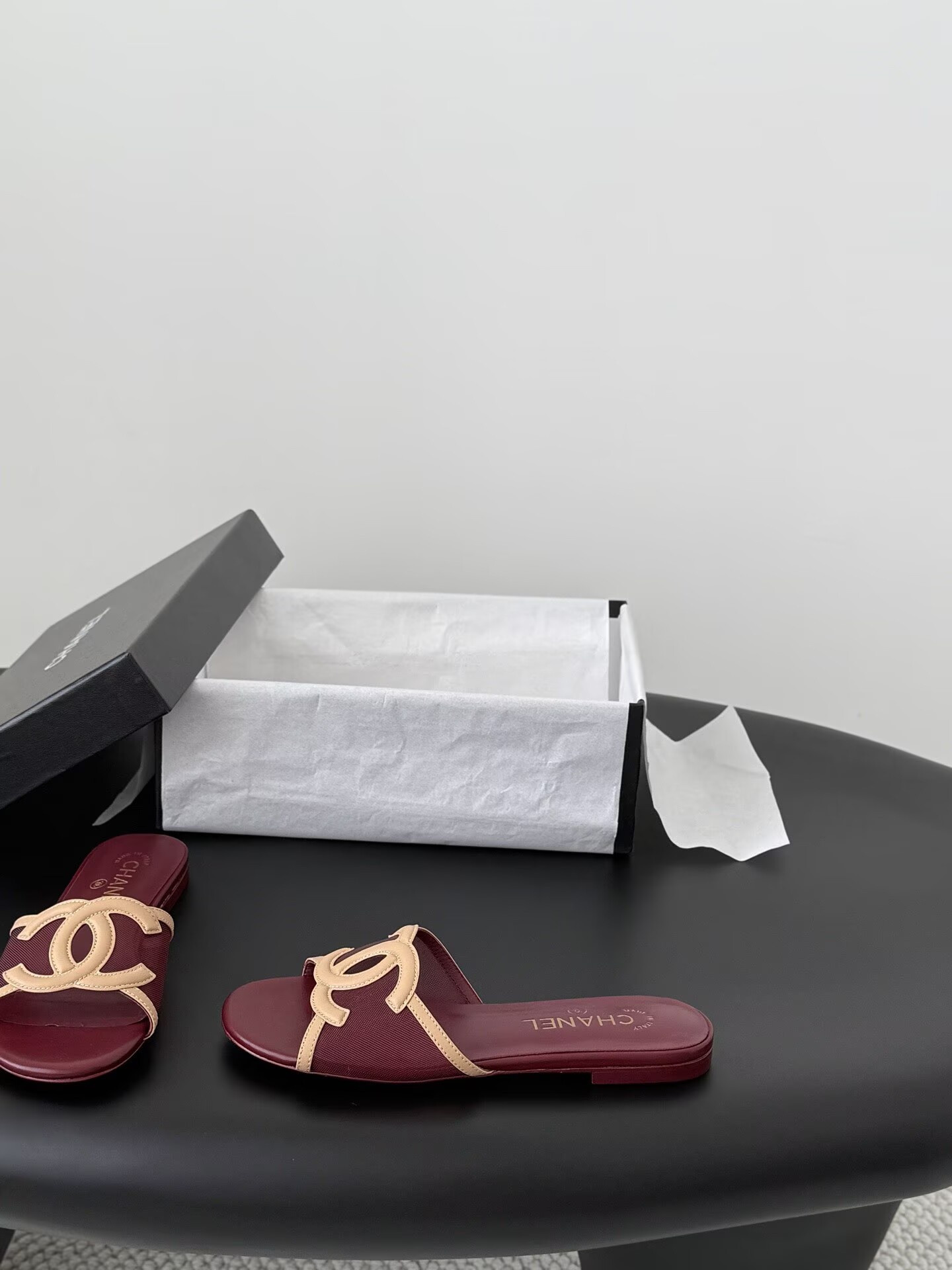 ua Ch**el sandals