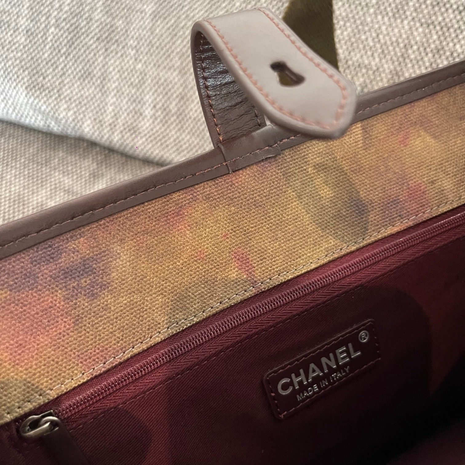 Chanel On the Pavements Graffiti Messenger Bag 30x30cm