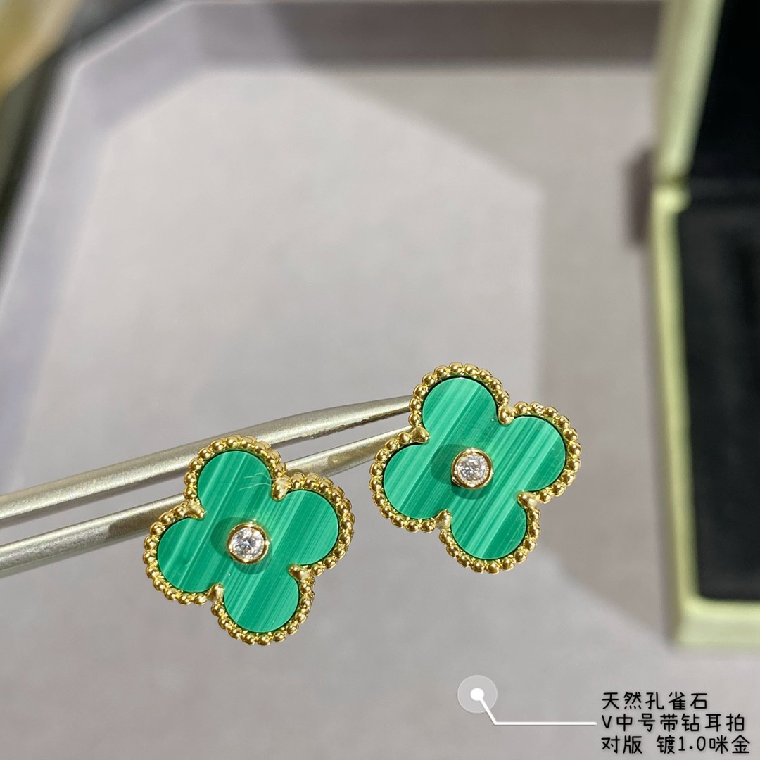 V*n Cl**f & Arpels natural malachite with D1am0nd four-leaf clover earrings
