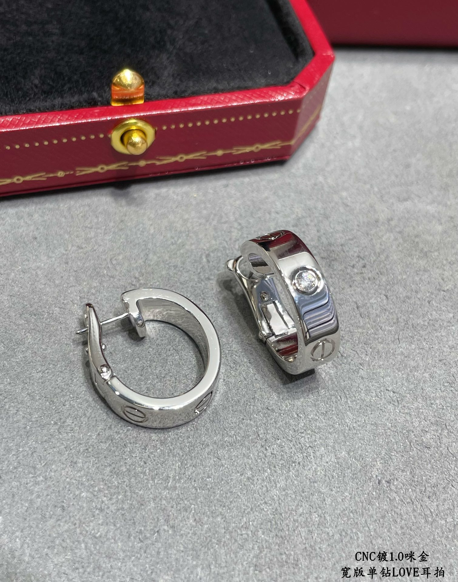 Ca*t1er Wide version single D1am0nd LOVE Earrings