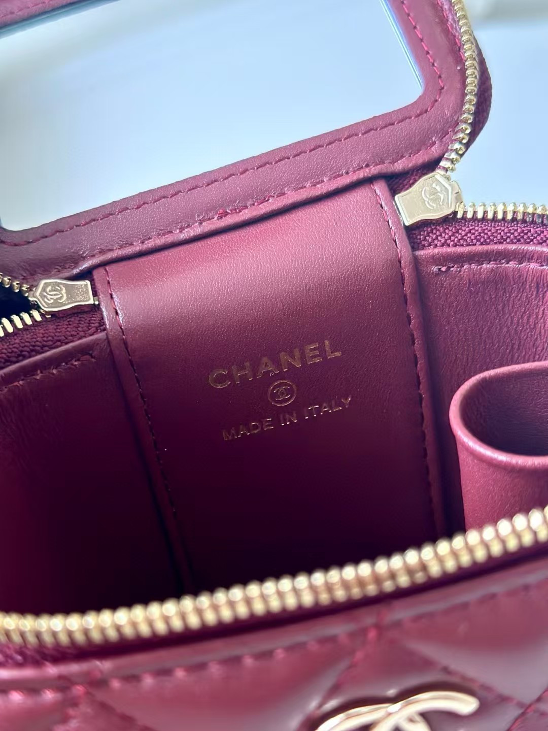 Ch**el Classic Top Handle Vanity Case with Chain 10x7x9cm