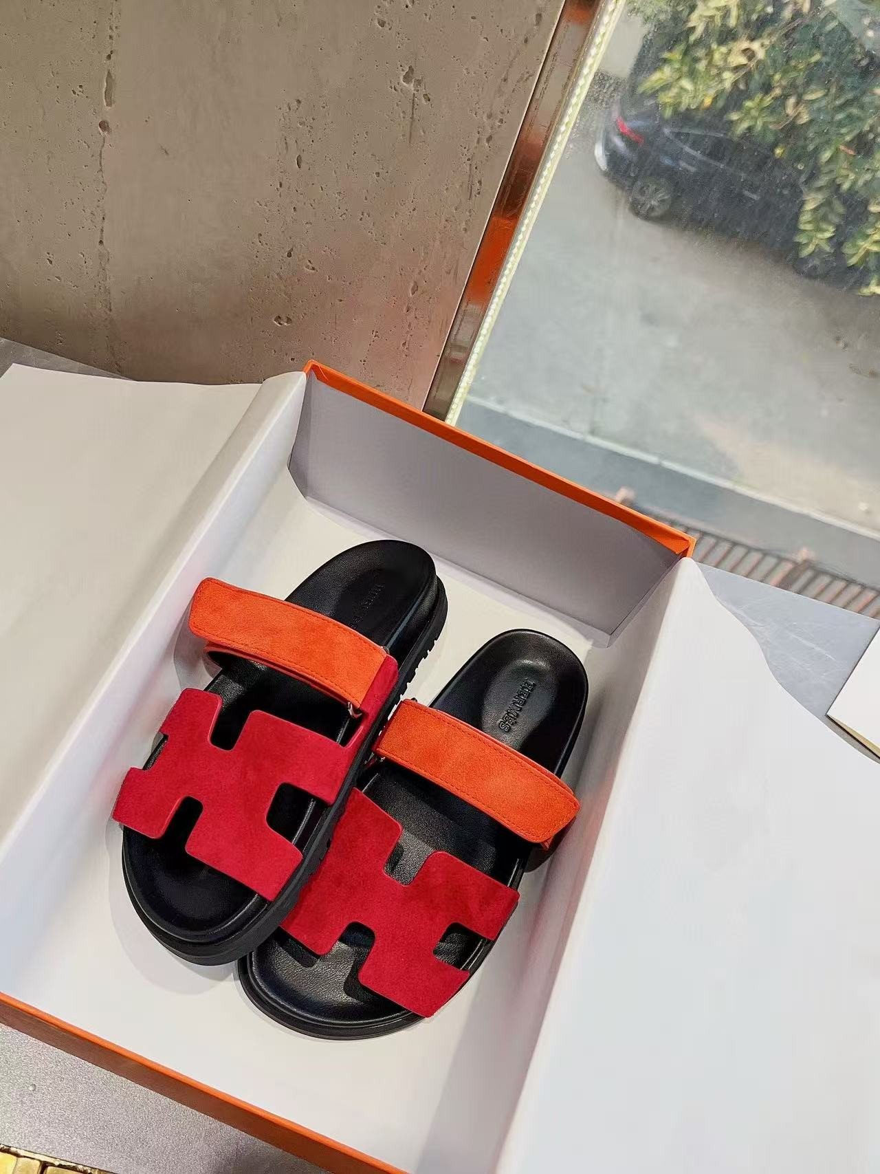 UA H**me5 Chypre Sandal
