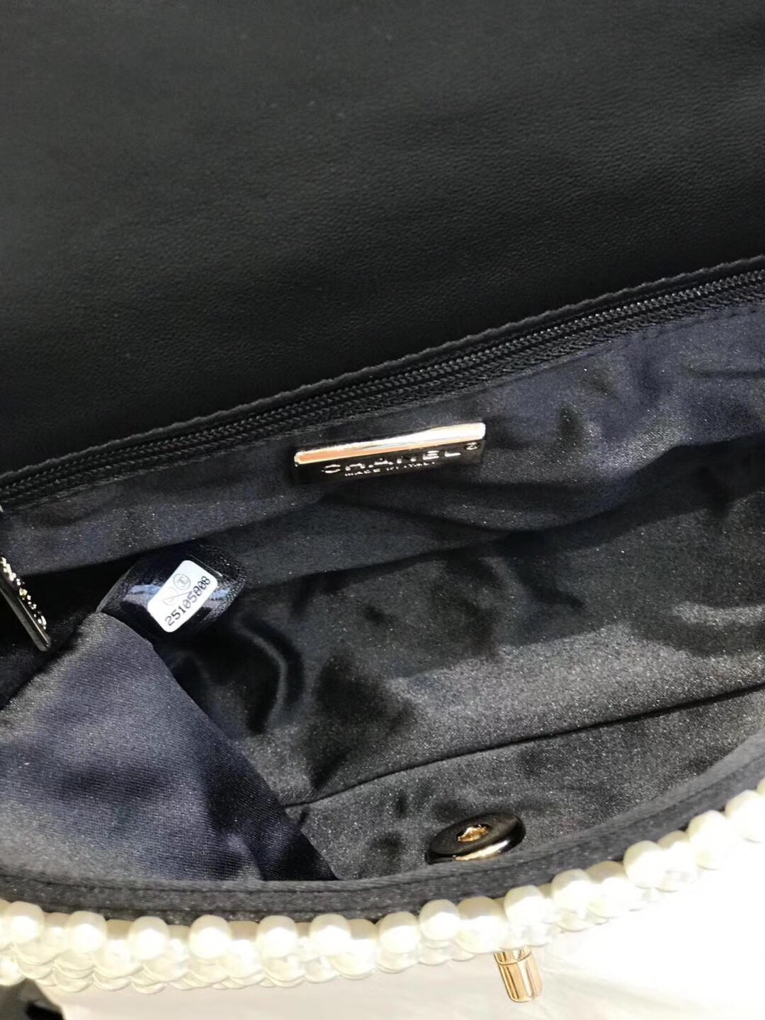 Ch**el pearl on flap bag 5.9