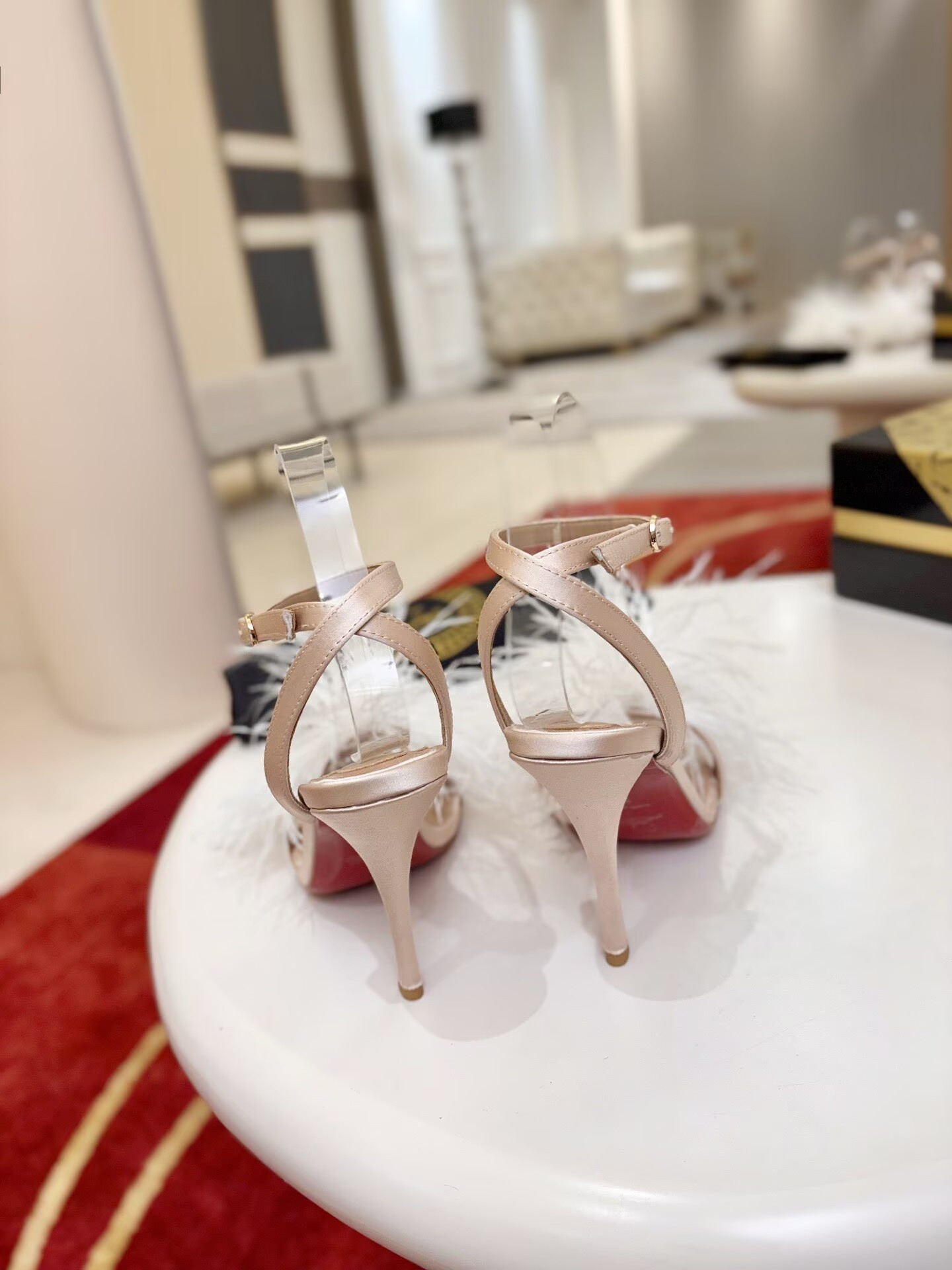 ua Chr1st1an louboutin patapompom sandals