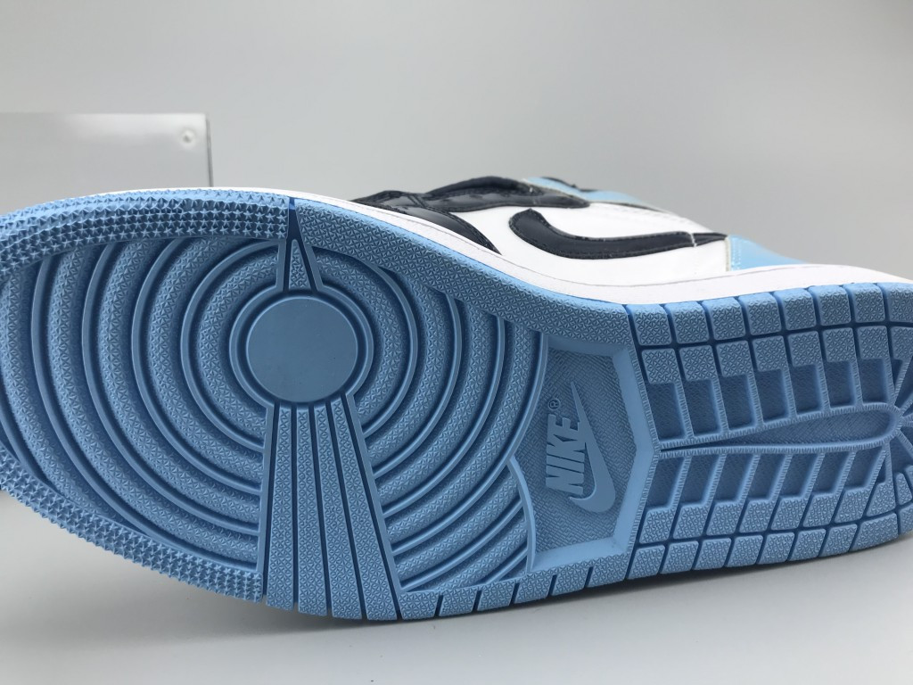 UA WMNS AIR JORDAN 1 RETRO HIGH OG