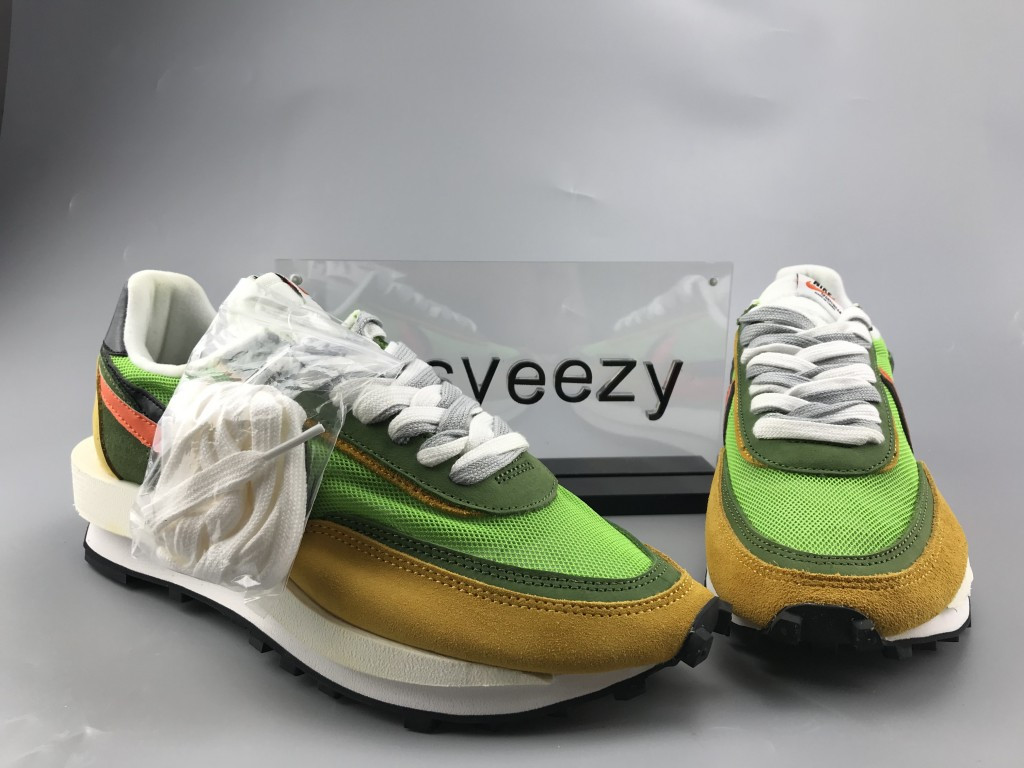 UA NIKE LDWAFFLE/SACAI "GREEN GUSTO"