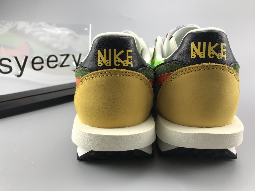 UA NIKE LDWAFFLE/SACAI "GREEN GUSTO"