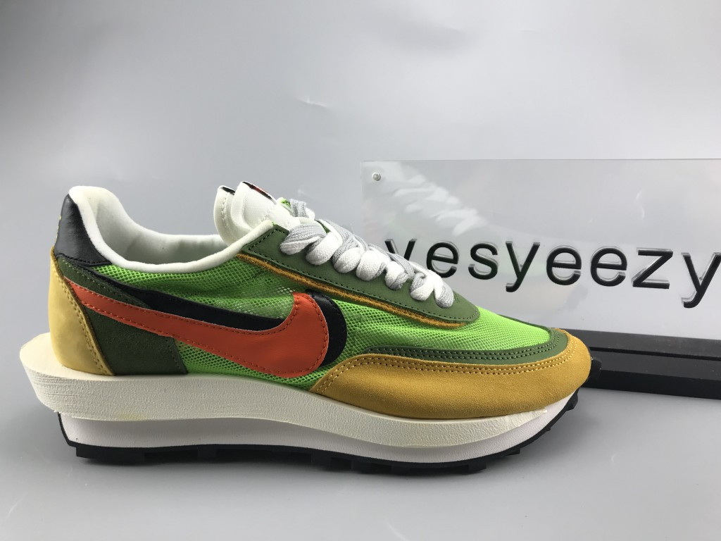 UA NIKE LDWAFFLE/SACAI "GREEN GUSTO"