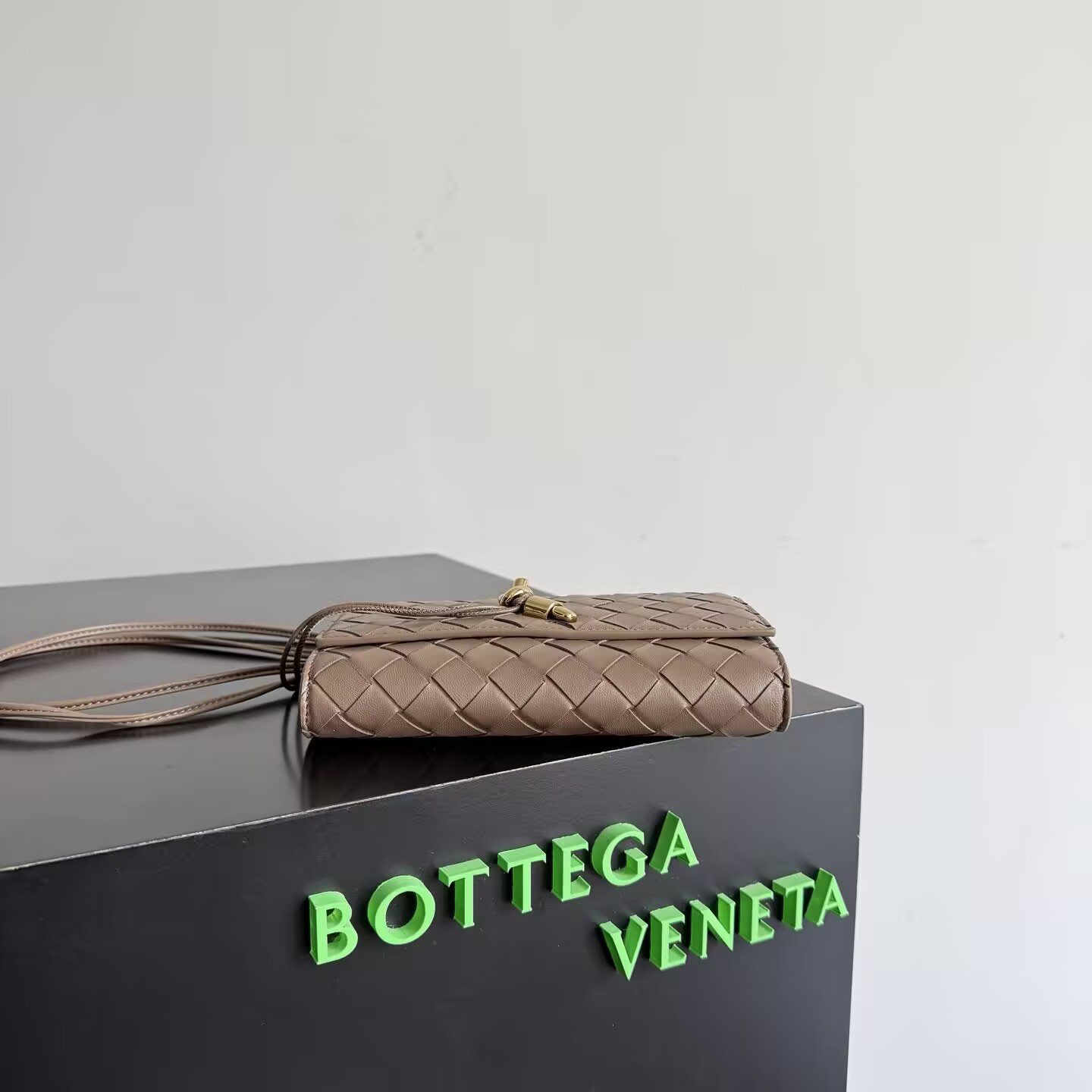 B0tt*ga Ven*ta Andiamo Daisy Pouch 12.6x19x2cm