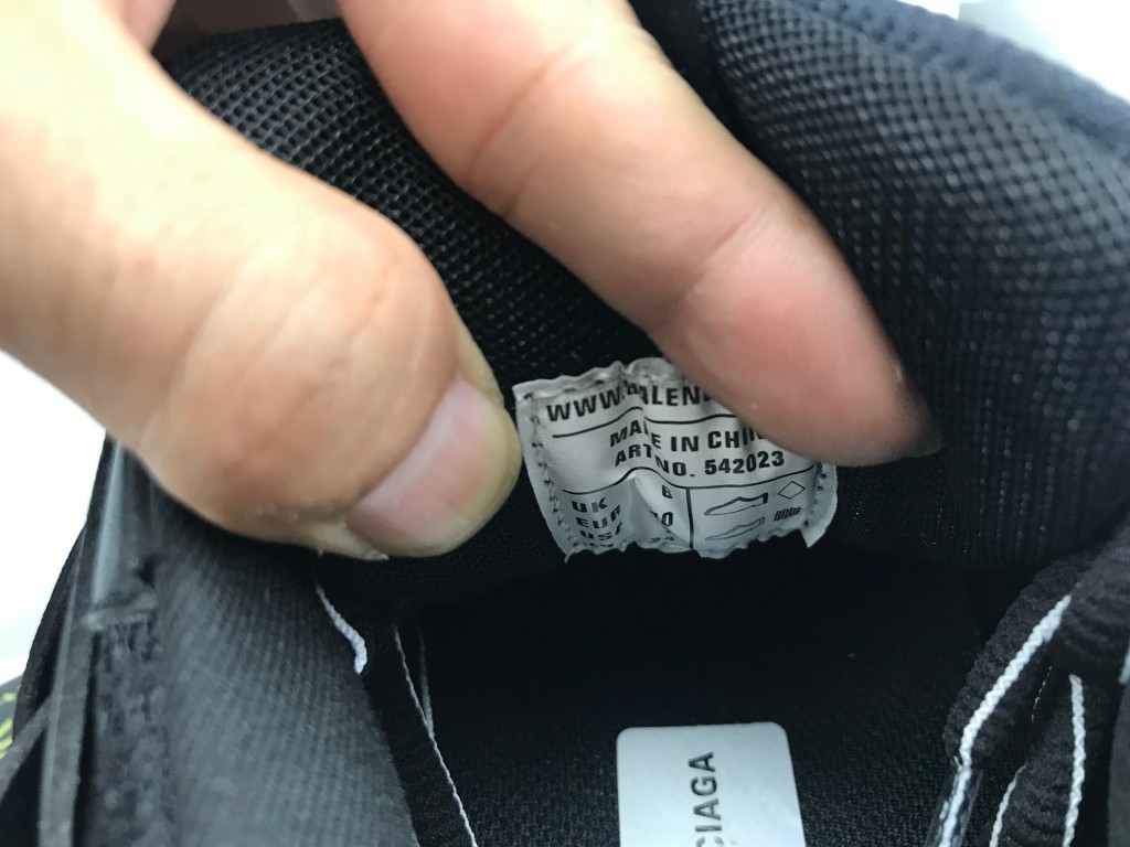 UA TRACK TRAINERS IN BLACK MESH AND NYLON LED SNEAKER