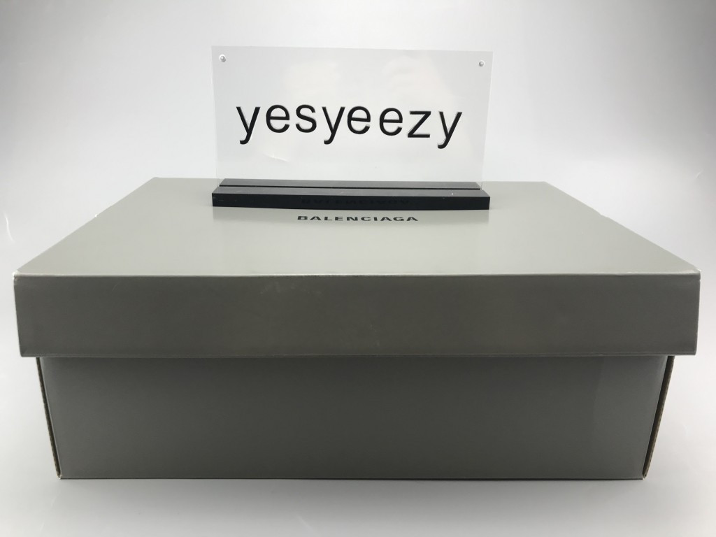 UA TRACK TRAINERS IN BLACK MESH AND NYLON LED SNEAKER